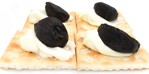 黒にんにくとチーズのカナッペ 黒にんにくとチーズのカナッペ